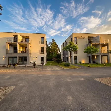 Szmaragdowa 10 *